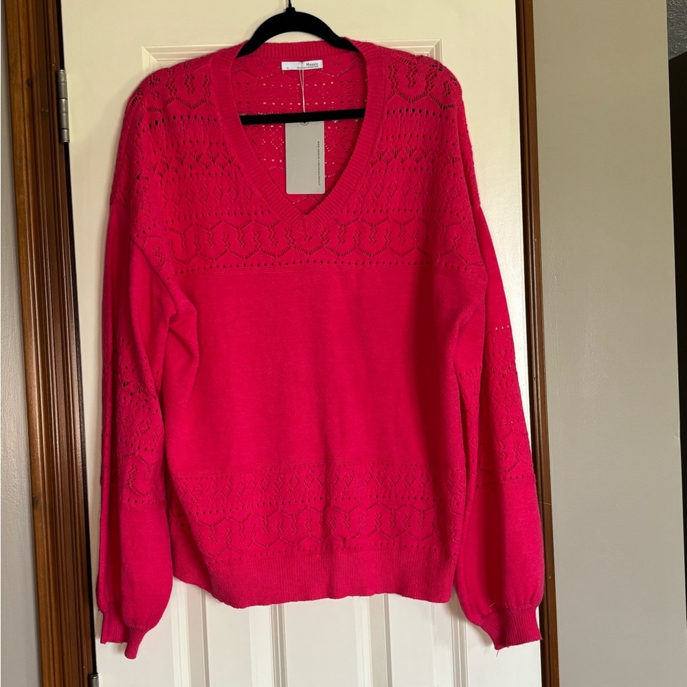 💙NWT💙V-Neck Sweater in Vibrant Pink